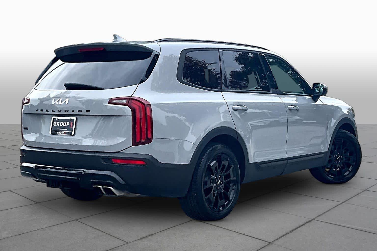 Used 2022 Wolf Gray Kia SX image 13