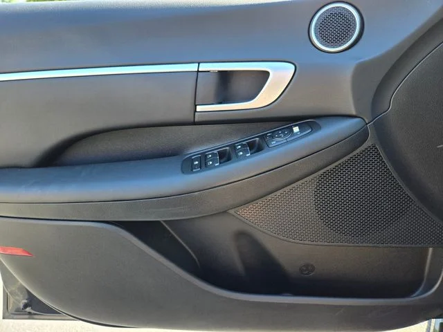Used 2025 Gray Hyundai SEL image 34