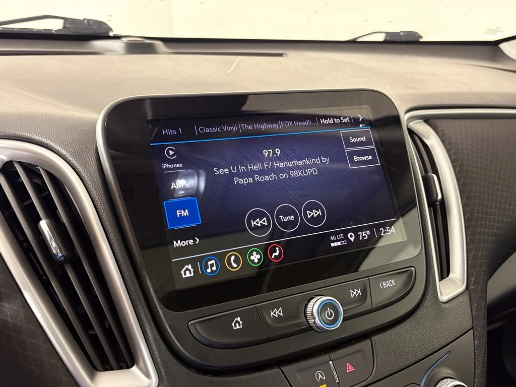Used 2023 Gray Chevrolet LT image 27