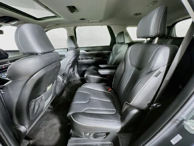 Used 2024 Gray Hyundai SEL image 24