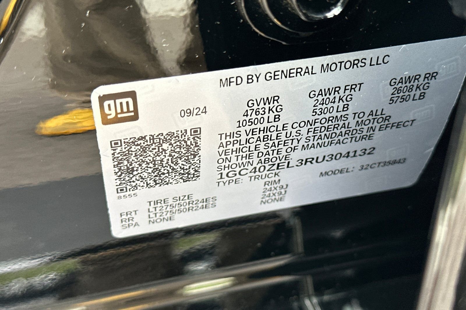 Used 2024 Black Chevrolet RST image 39
