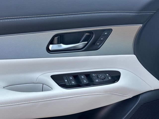 New 2026 Everest White Pearl TriCoat Nissan SL image 24