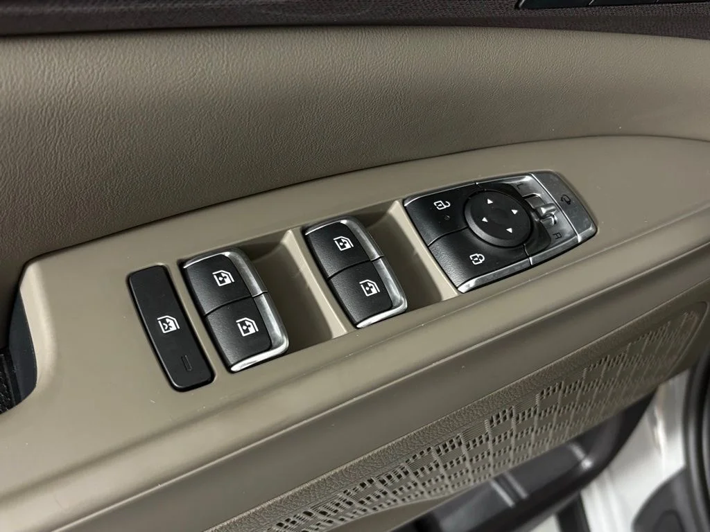 New 2026 Ceramic Silver Kia EX image 14