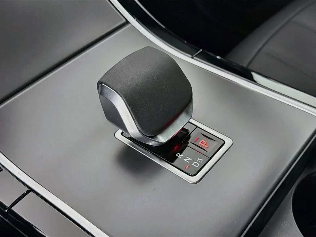 New 2026 Santorini Black Land Rover S image 17