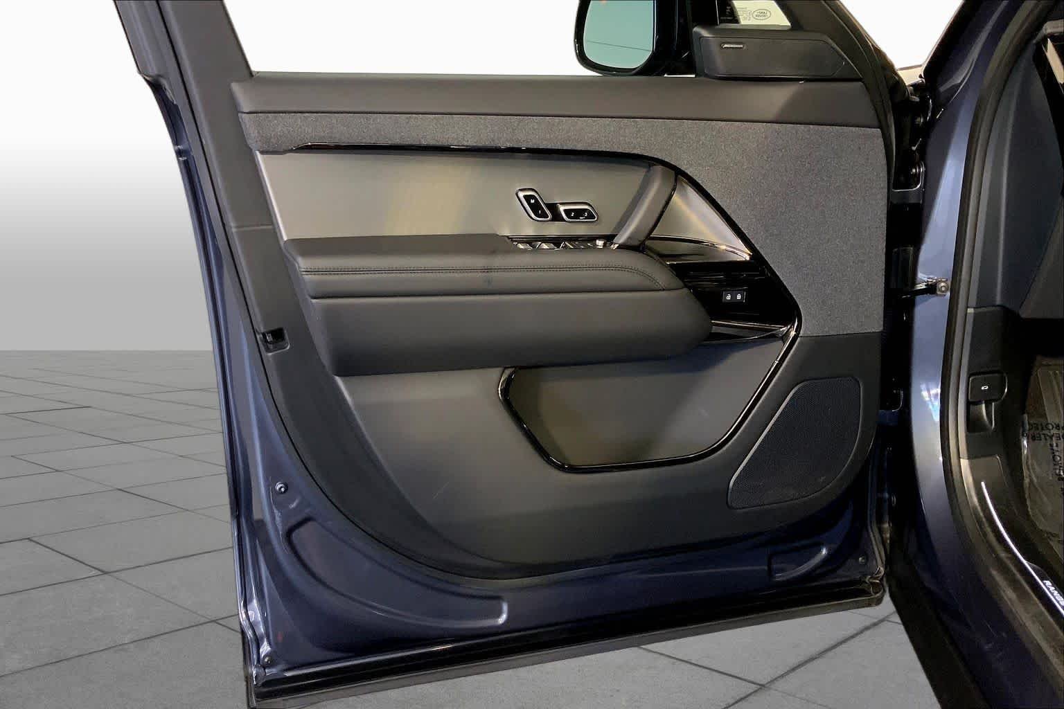Used 2025 Varesine Blue Metallic Land Rover SE image 21