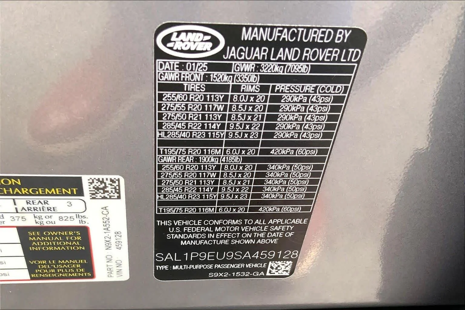 Used 2025 Eiger Grey Metallic Land Rover SE image 31