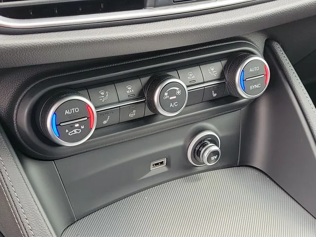 2025 Alfa Romeo Stelvio Base - Photo 27