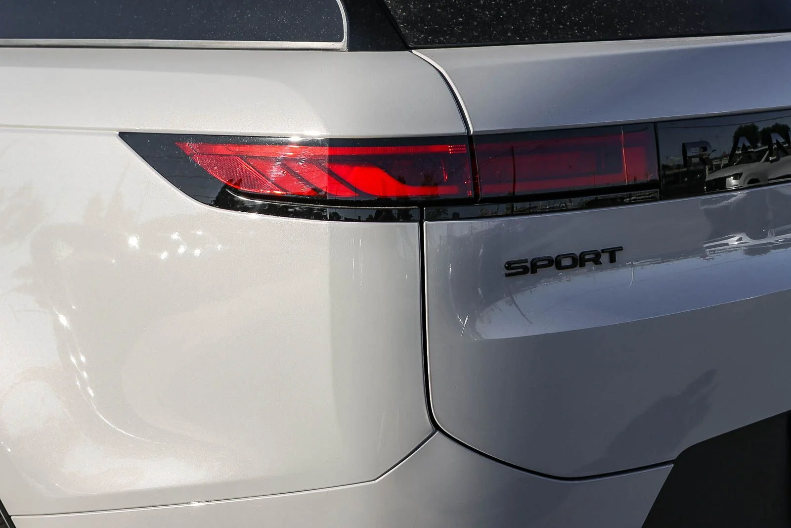 New 2026 Borasco Grey Land Rover SE image 11