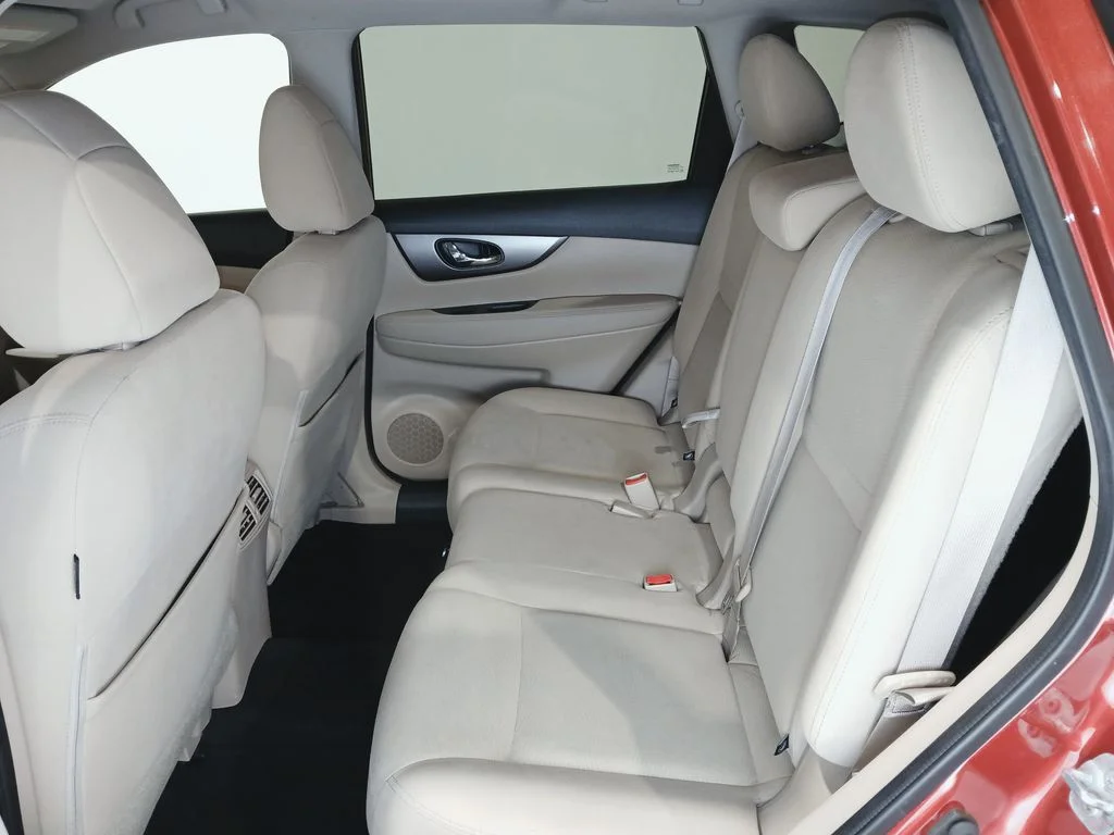 Used 2016 Red Nissan SV image 12