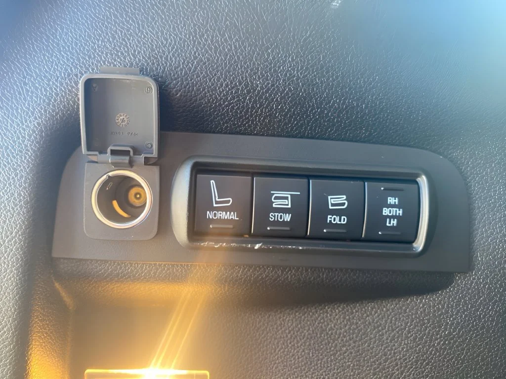 Used 2017 White Ford Platinum image 36