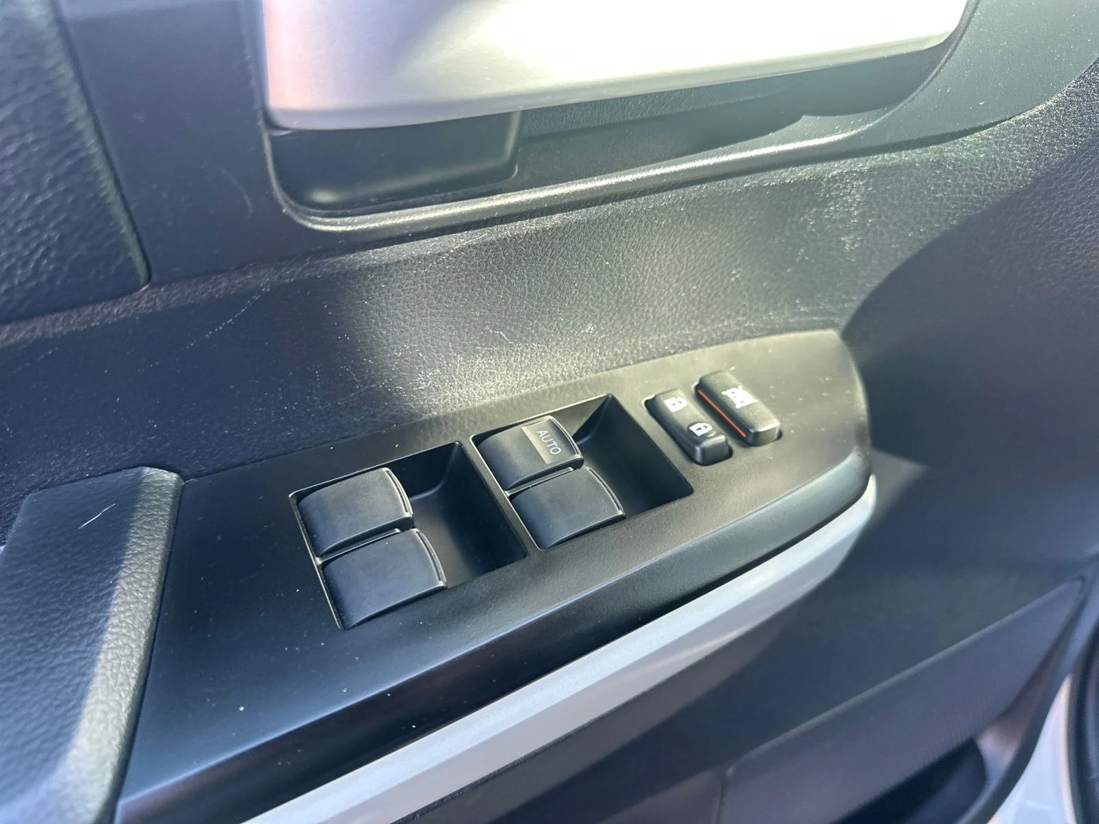 Used 2020 White Toyota SR5 image 17