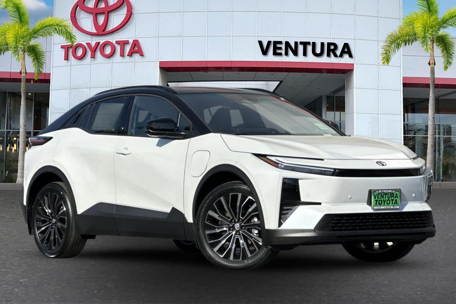 New 2026 Wind Chill Pearl with Midnight Black Metallic roof <sup>1</sup> Toyota  XSE image 2