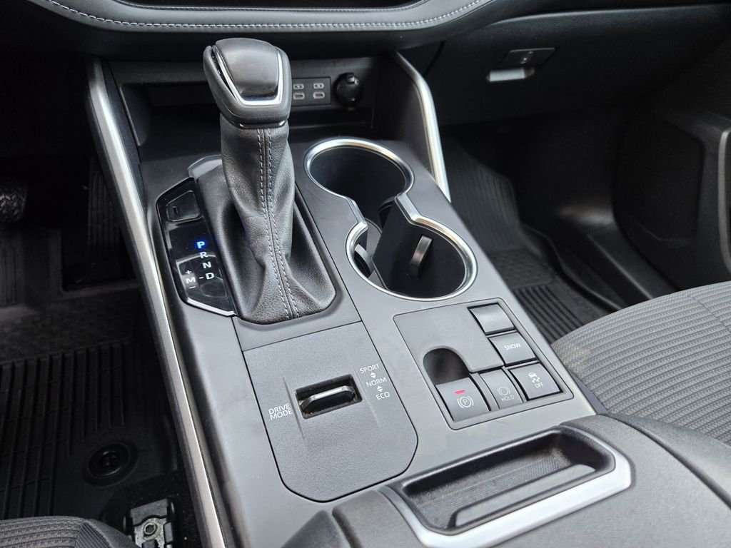 2024 Toyota Highlander LE - Photo 14