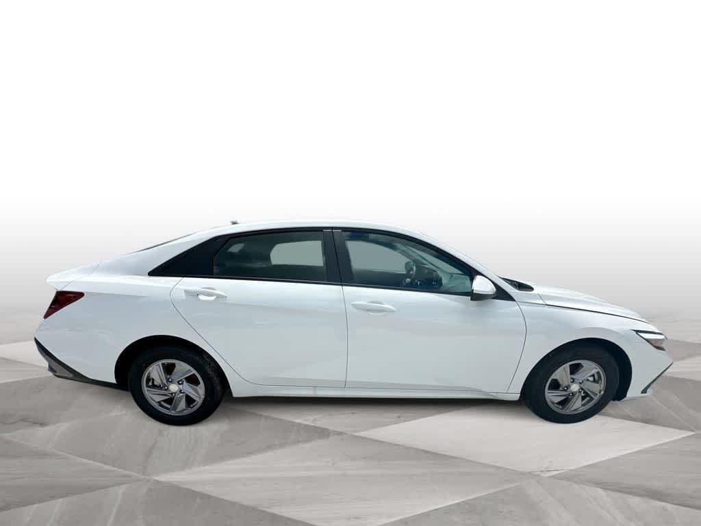 New 2026 Serenity White Hyundai SE image 9