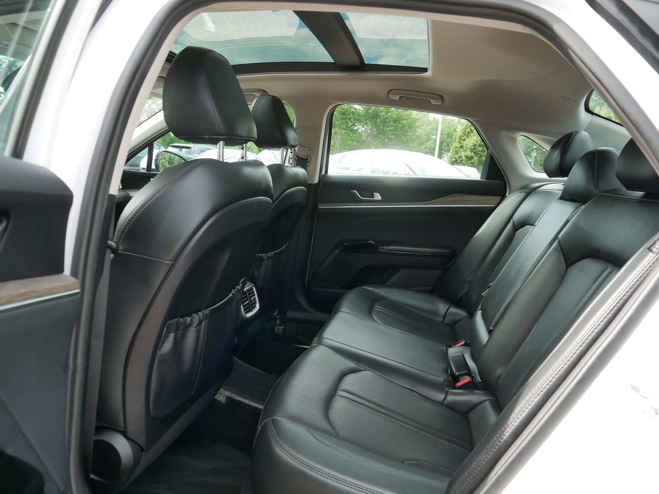 Certified Used 2022 Glacial White Pearl Kia EX image 35