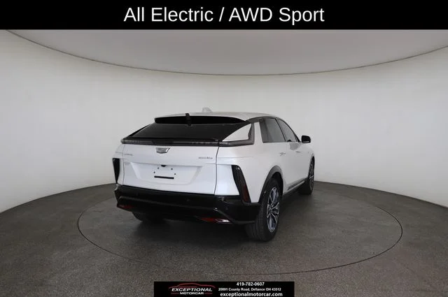 Used 2024 White Cadillac Sport image 17