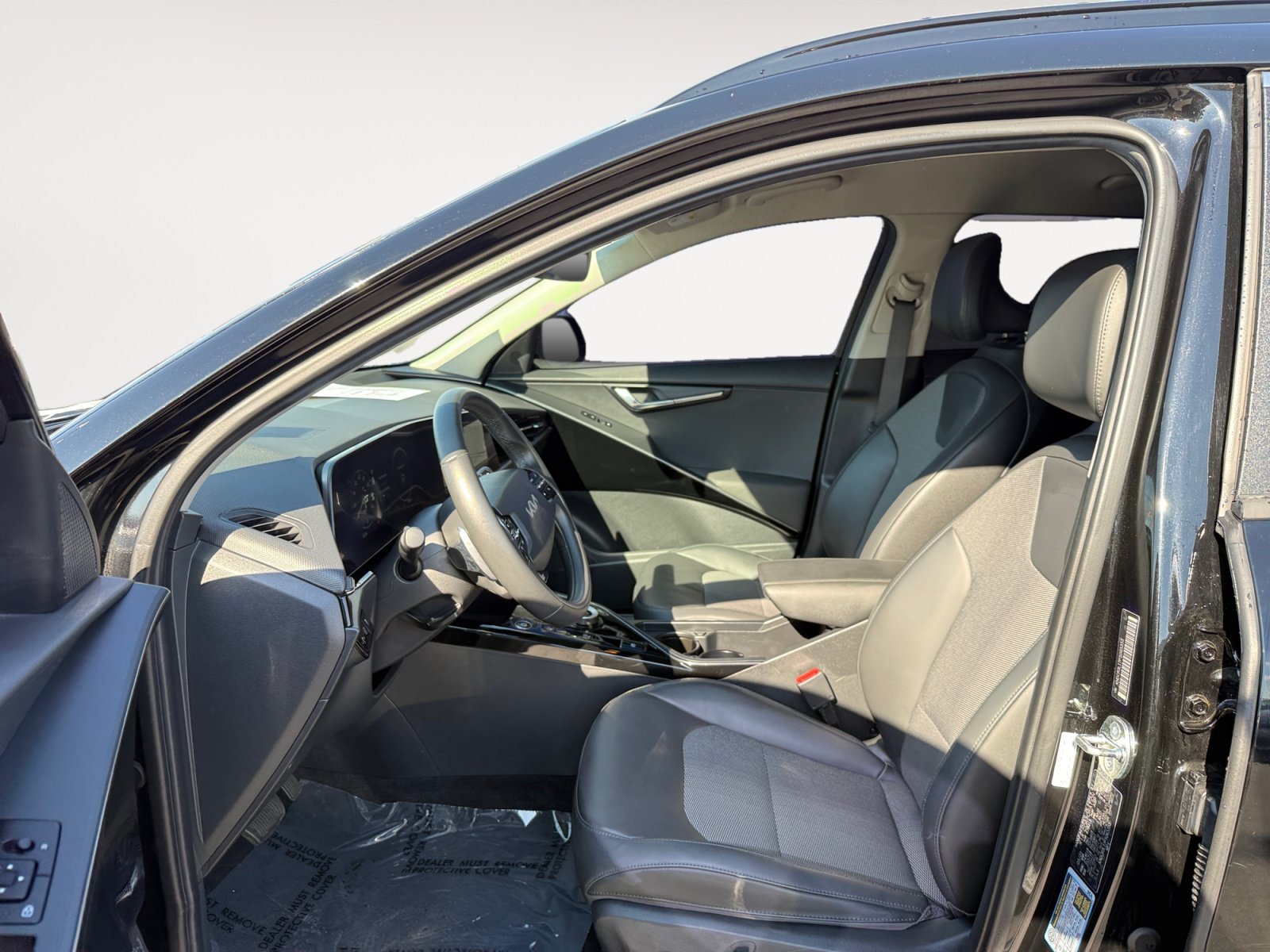 Used 2023 Aurora Black Kia Wind image 10