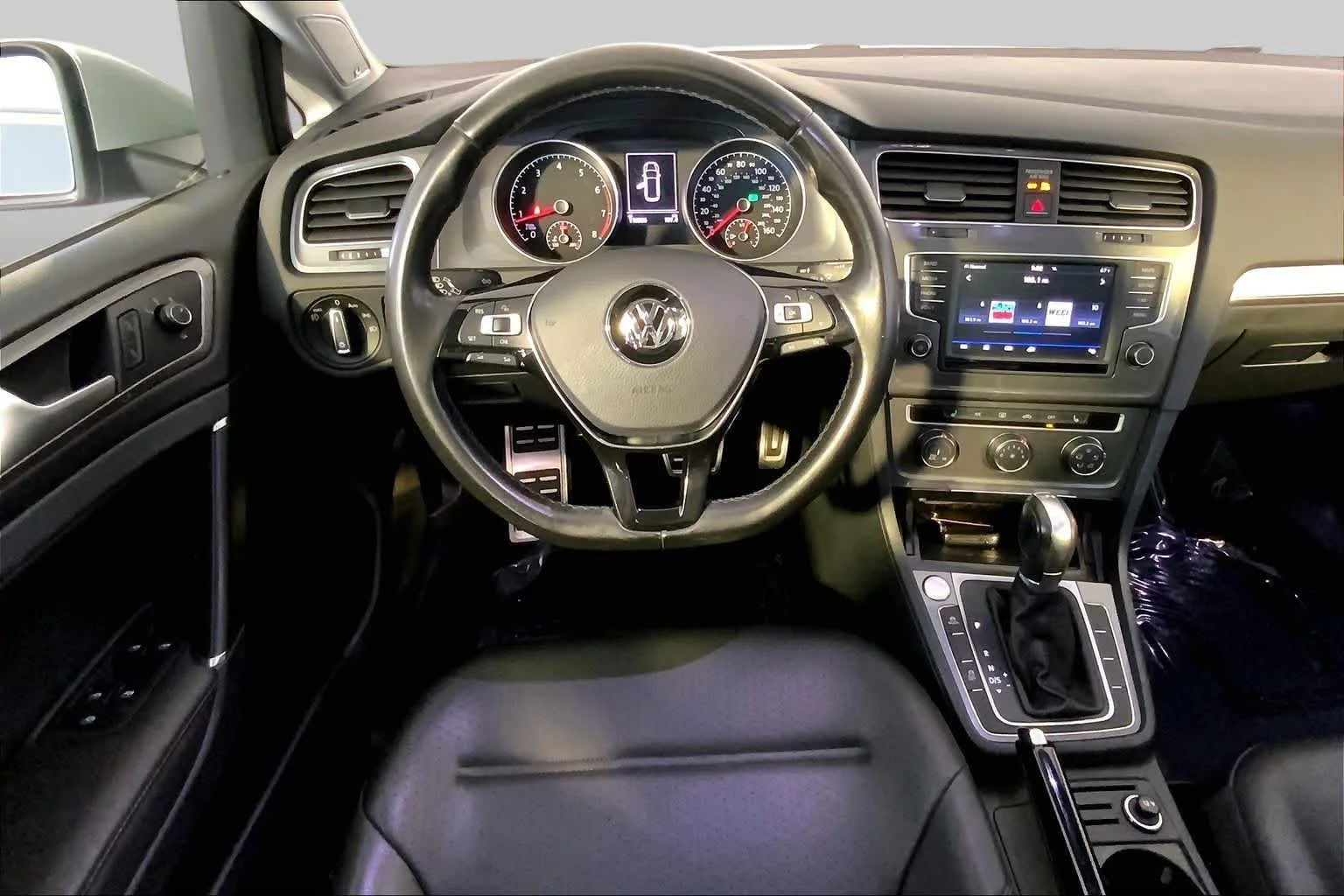 Pre-Owned 2017 Volkswagen Golf Alltrack SE
