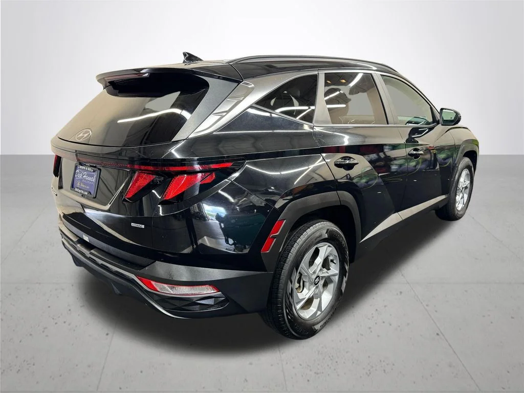 Used 2024 Black Hyundai SEL image 8