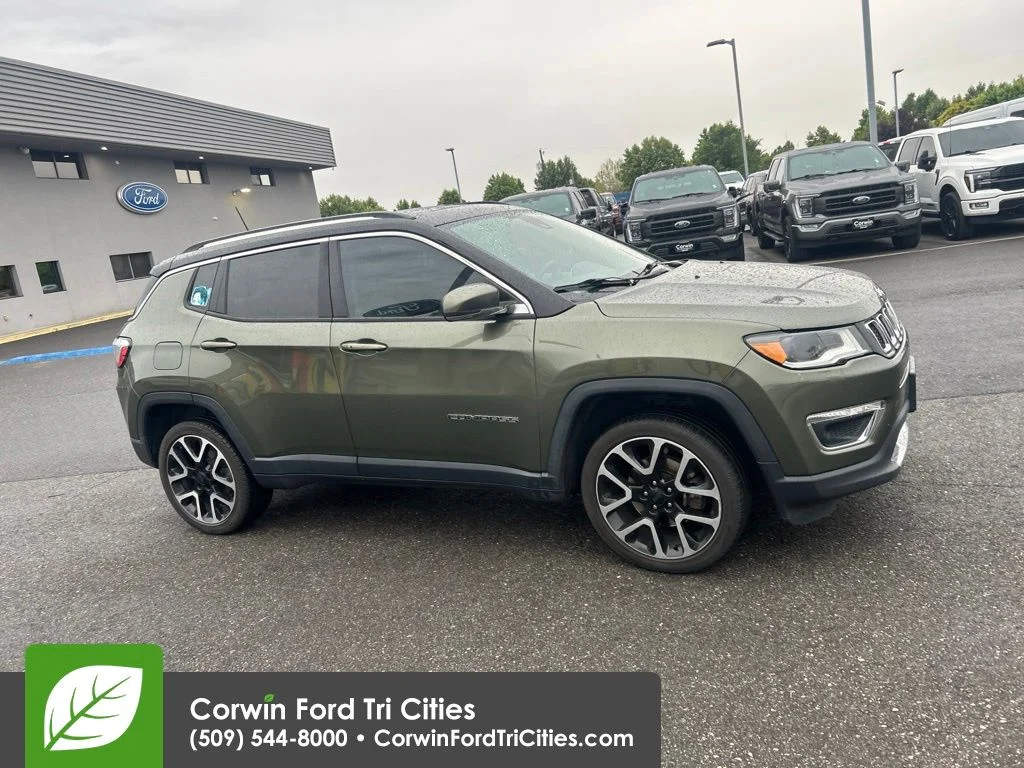 Used 2018 Olive Green Pearlcoat Jeep Limited image 8