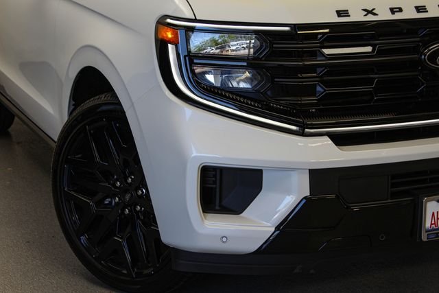 New 2026 White Ford Platinum image 2