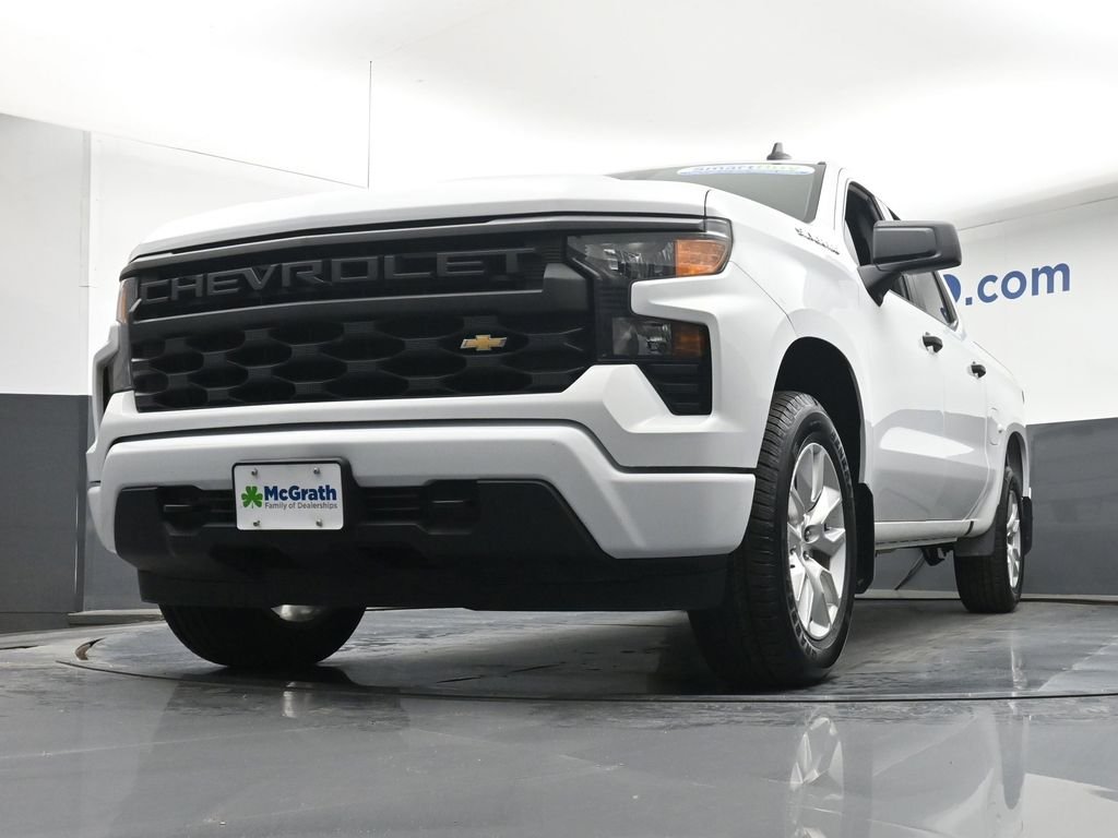 Used 2023 White Chevrolet Custom image 7