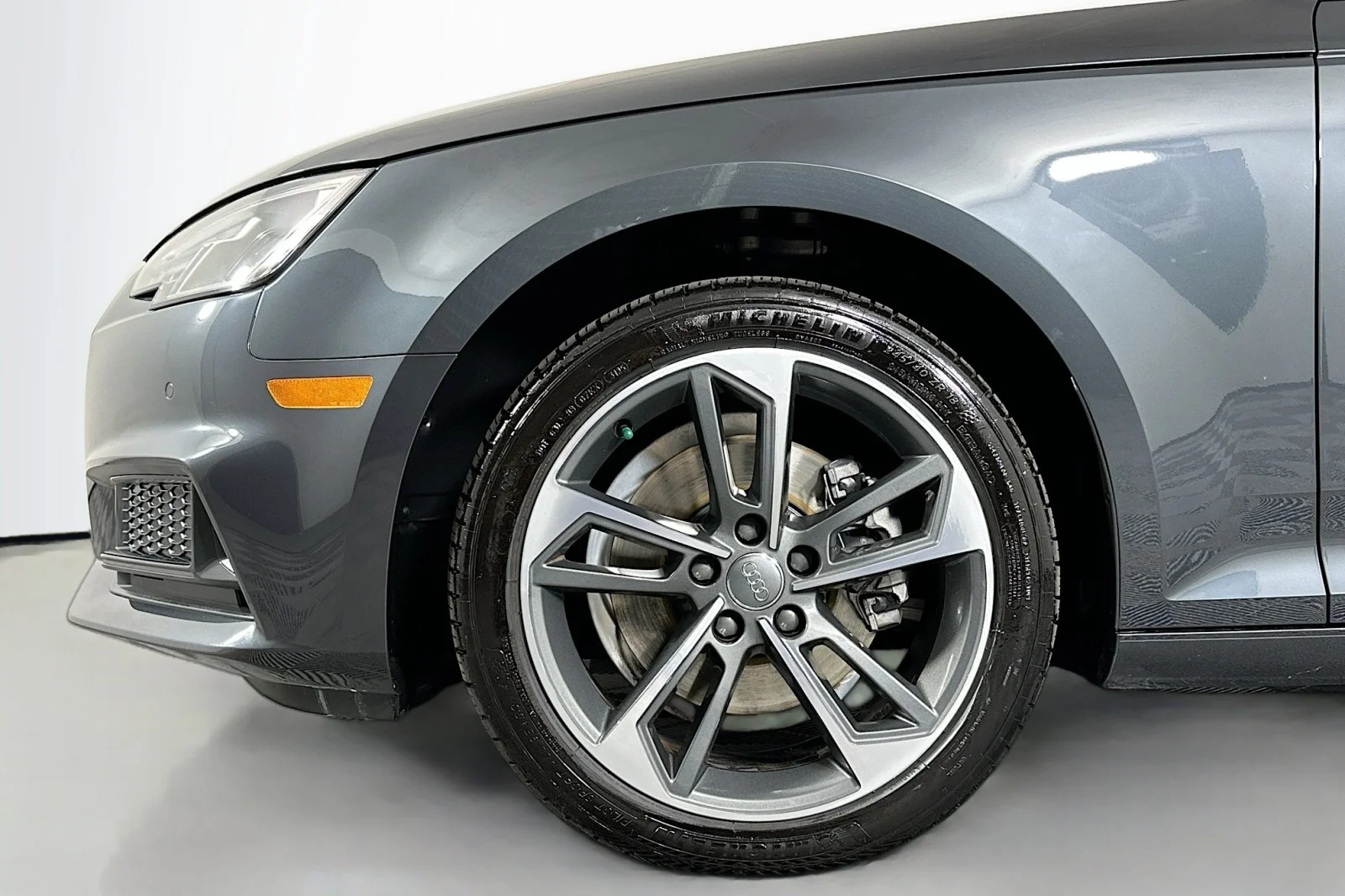 Used 2019 Manhattan Gray Metallic Audi Titanium Premium image 12