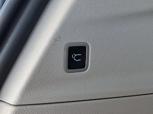 Used 2024 White Chrysler Touring L image 29