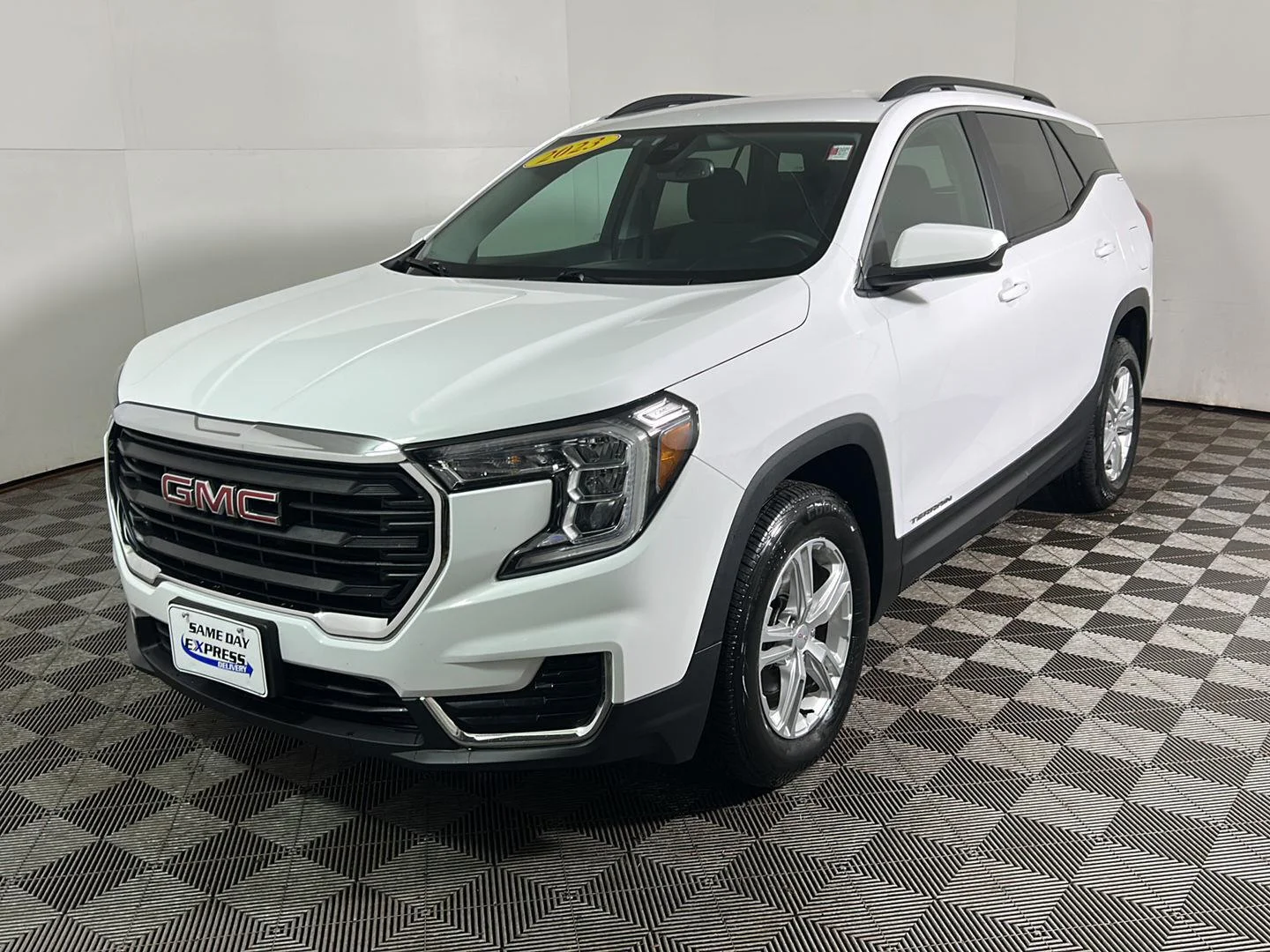 Used 2023 Summit White GMC SLE image 10