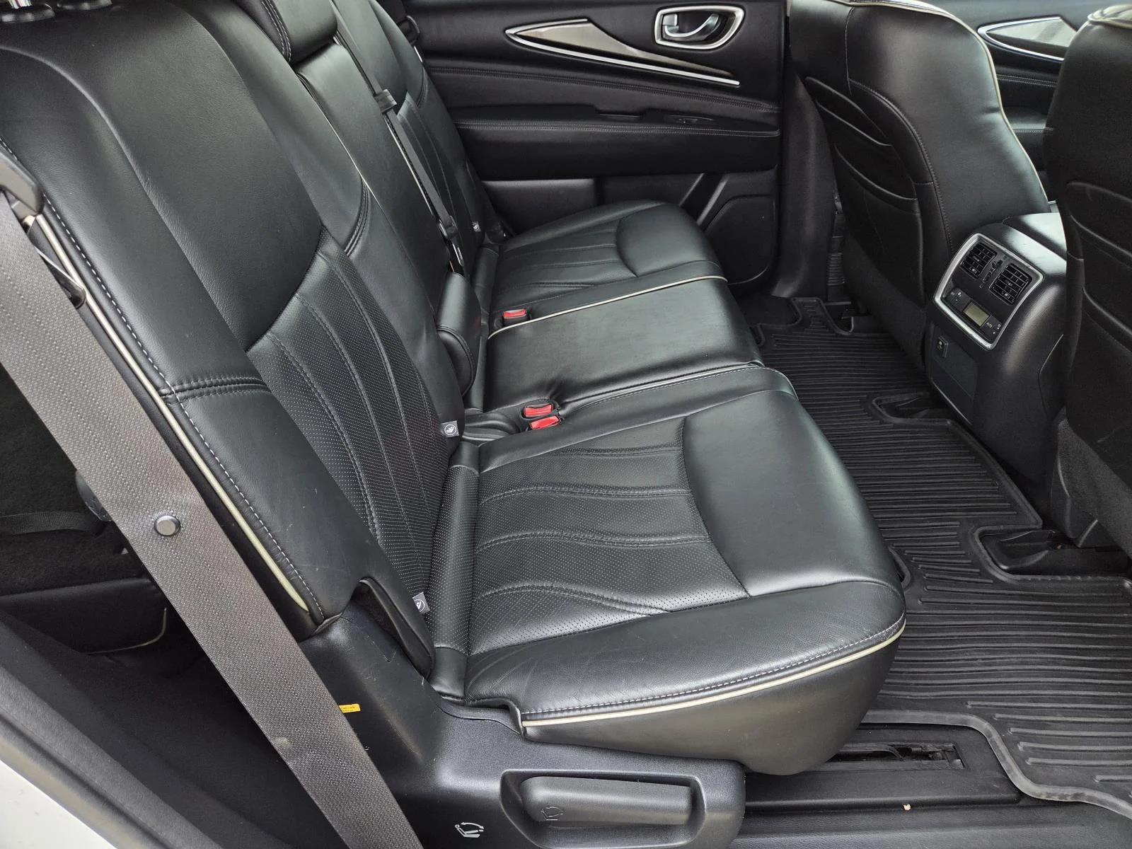 Used 2016 Liquid Platinum INFINITI  image 35