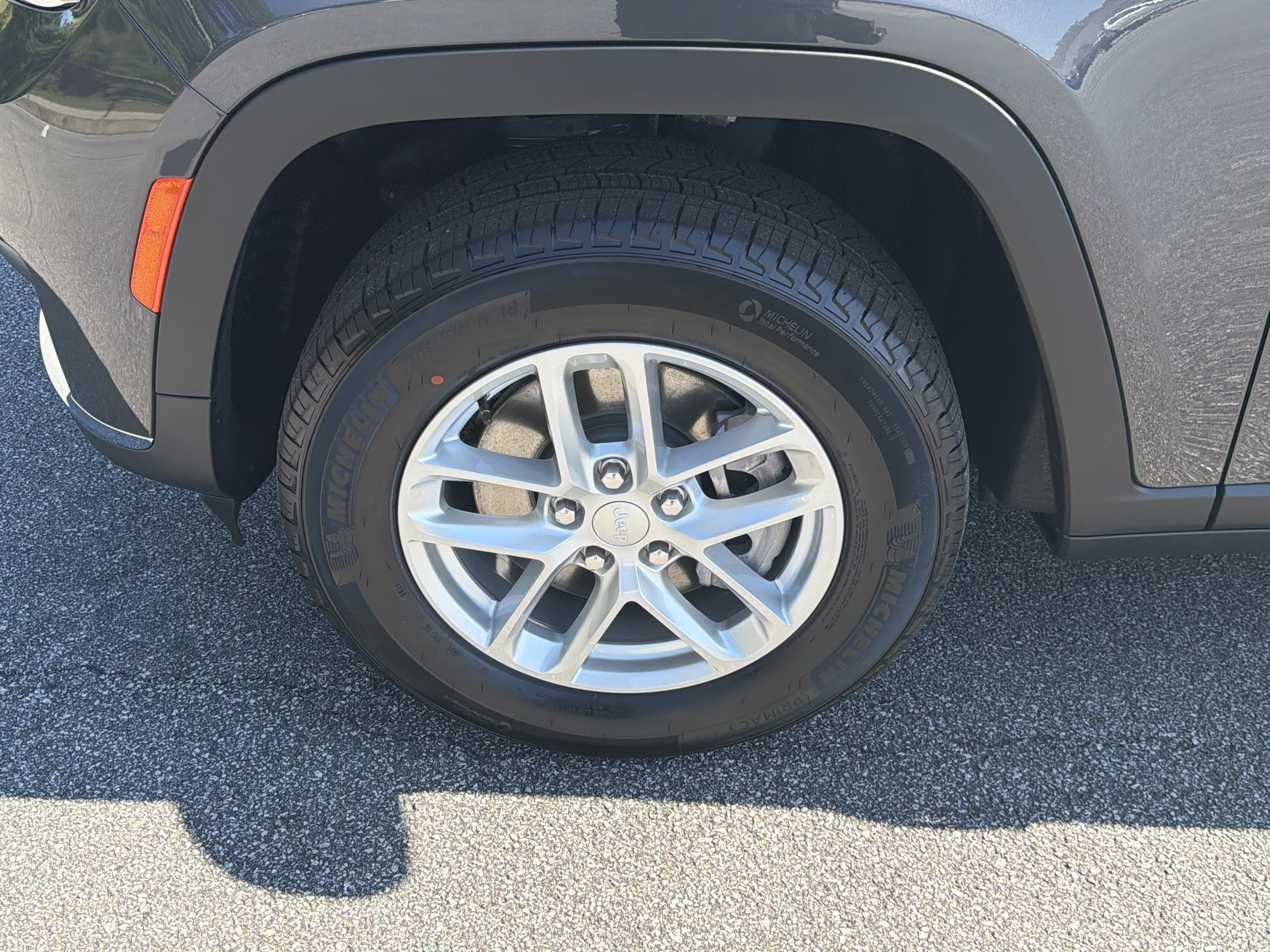 New 2026 Baltic Gray Metallic Clear-Coat Exterior Paint Jeep Laredo image 13