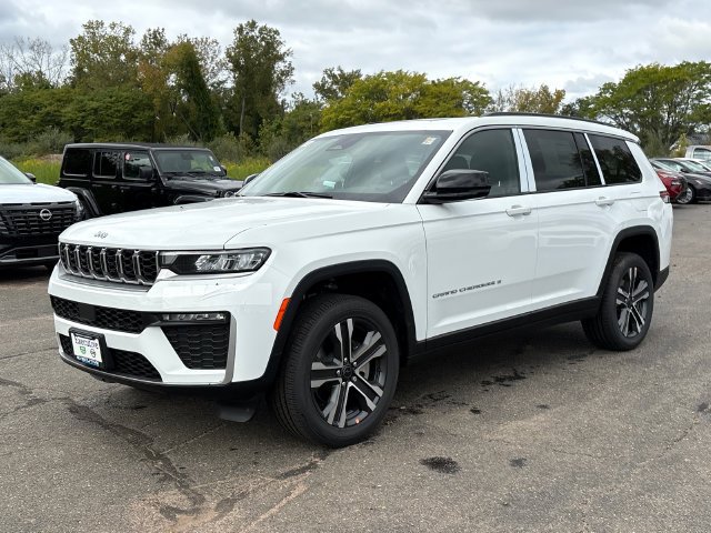 New 2027 Bright White Clear-Coat Paint Jeep Limited image 5