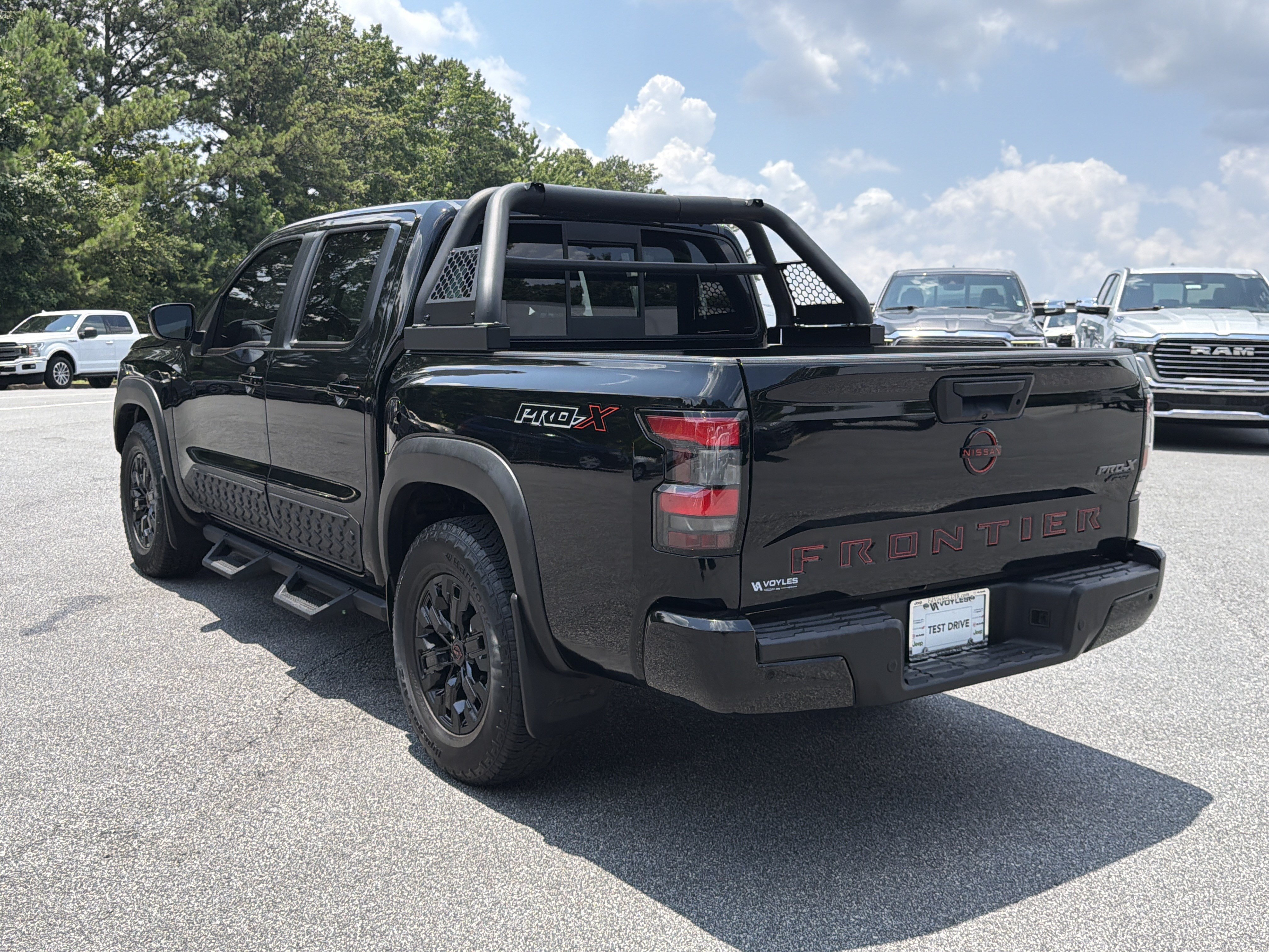 Used 2022 Super Black Nissan PRO-X image 6