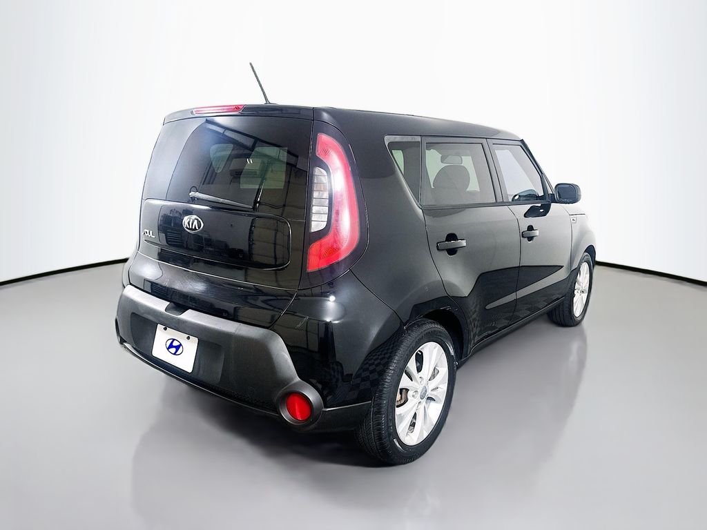 Used 2015 Black Kia Plus image 5