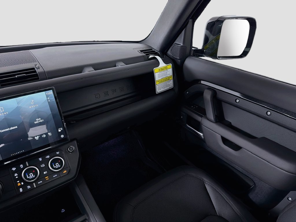 New 2026 Santorini Black Land Rover S image 25