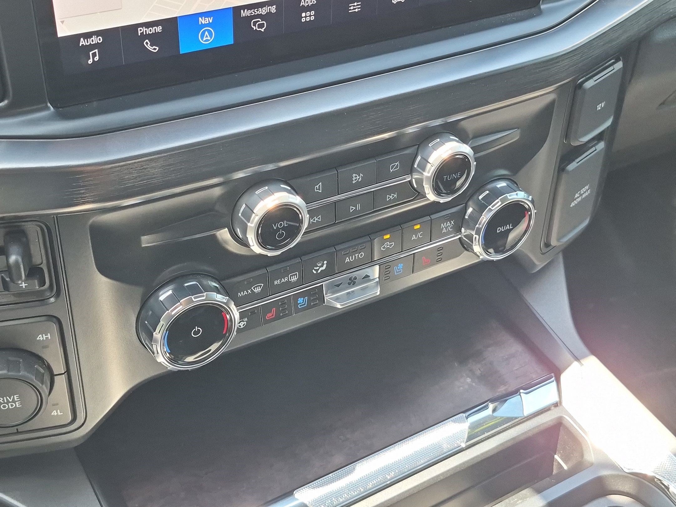Used 2024 White Metallic Ford LARIAT image 26