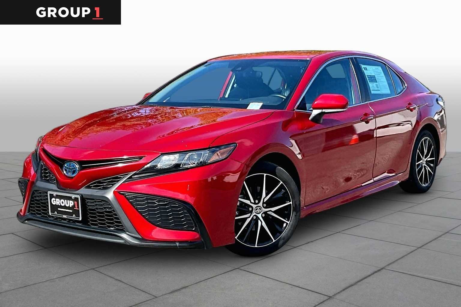 2024 Toyota Camry SE Hybrid's photo