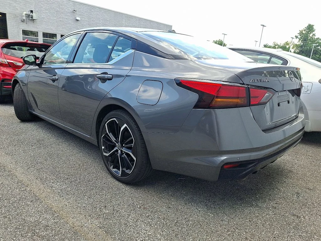 Used 2025 Gray Nissan 2.5 SR image 4