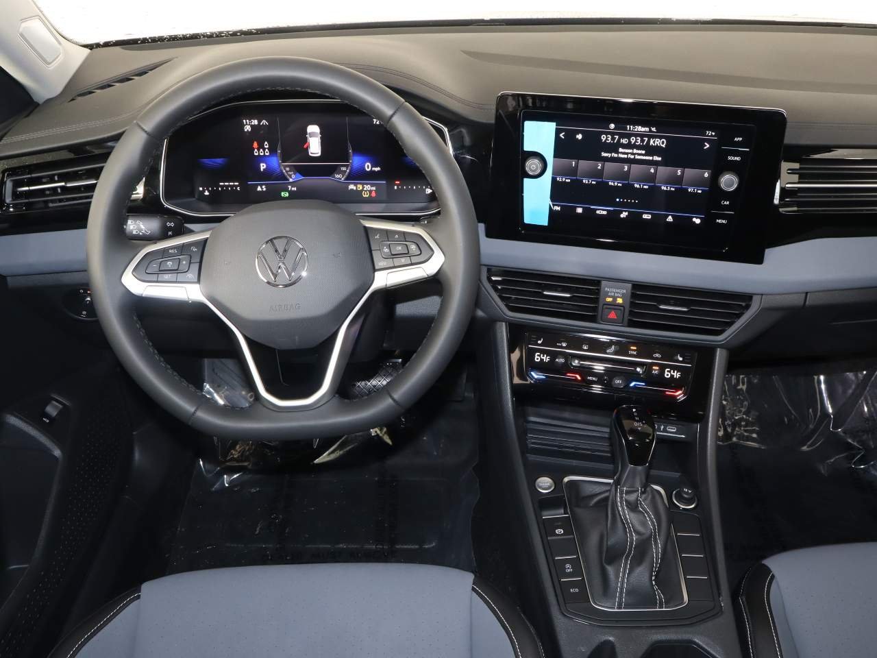 New 2027 Platinum Gray Metallic Volkswagen SE image 14