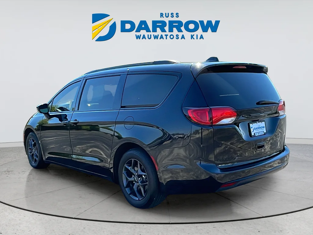 Used 2020 Black Chrysler Touring L image 3