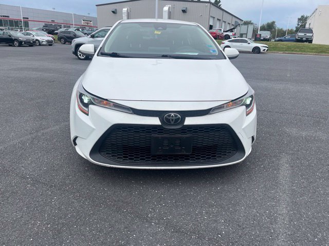 Used 2020 White Toyota LE image 2