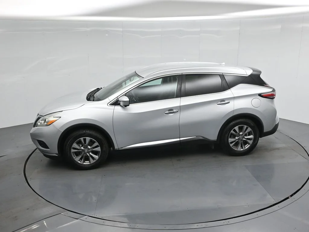 Used 2016 Silver Nissan SL image 39