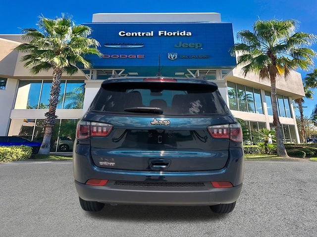 New 2026 Fathom Blue Pearl-Coat Exterior Paint Jeep Latitude image 6