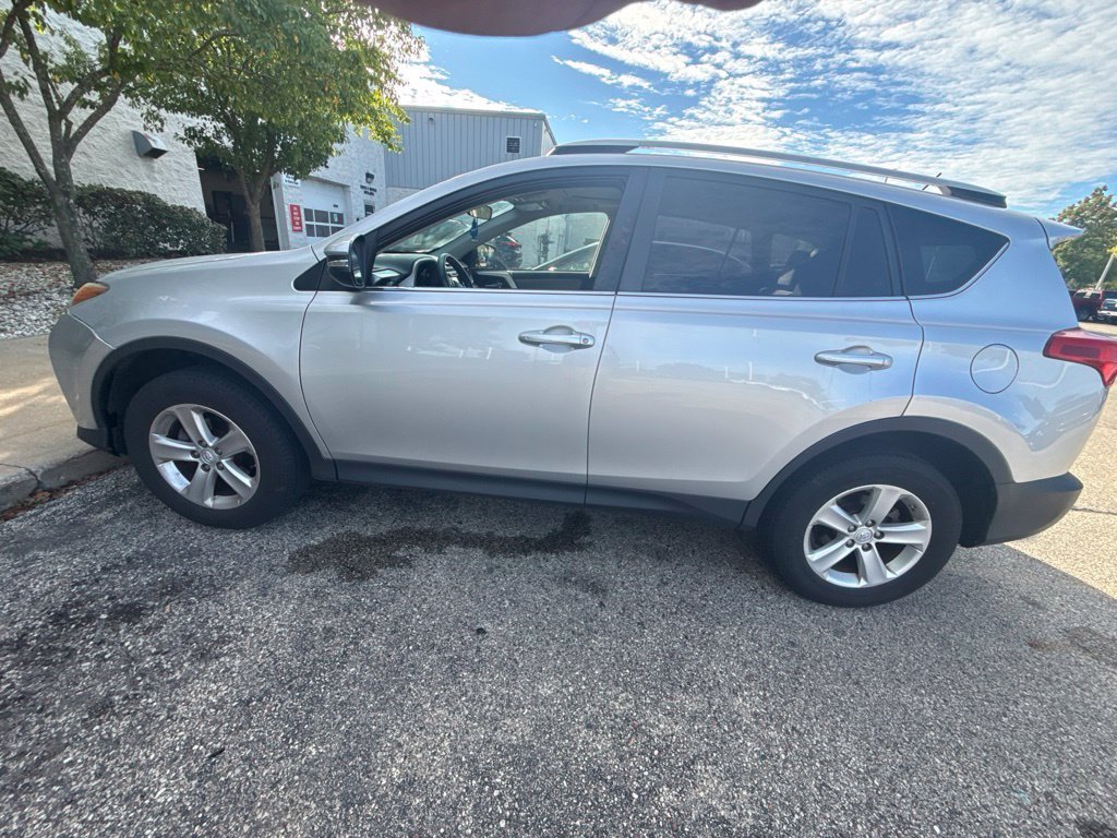 Used 2014 Classic Silver Metallic Toyota XLE image 1