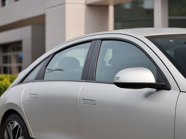 Used 2023 Gravity Gold Matte Hyundai SEL image 3