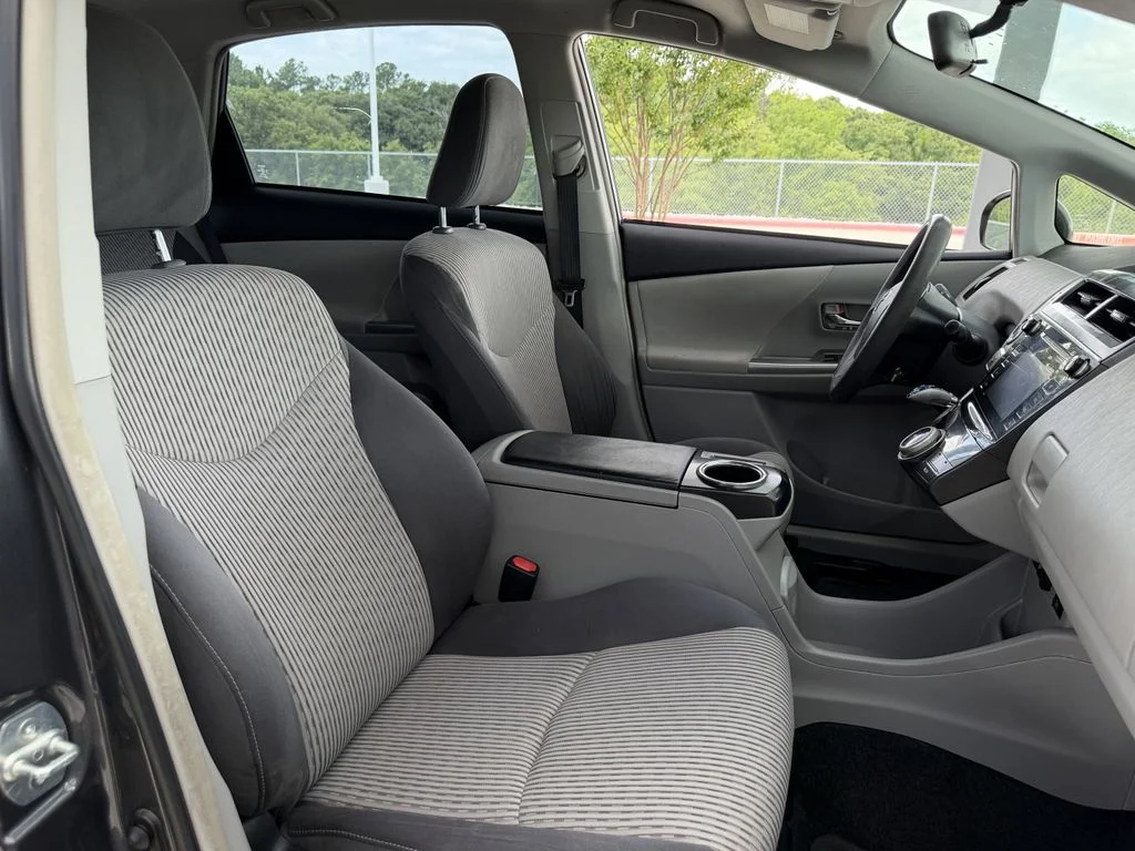 Used 2017 Gray Toyota Three image 27