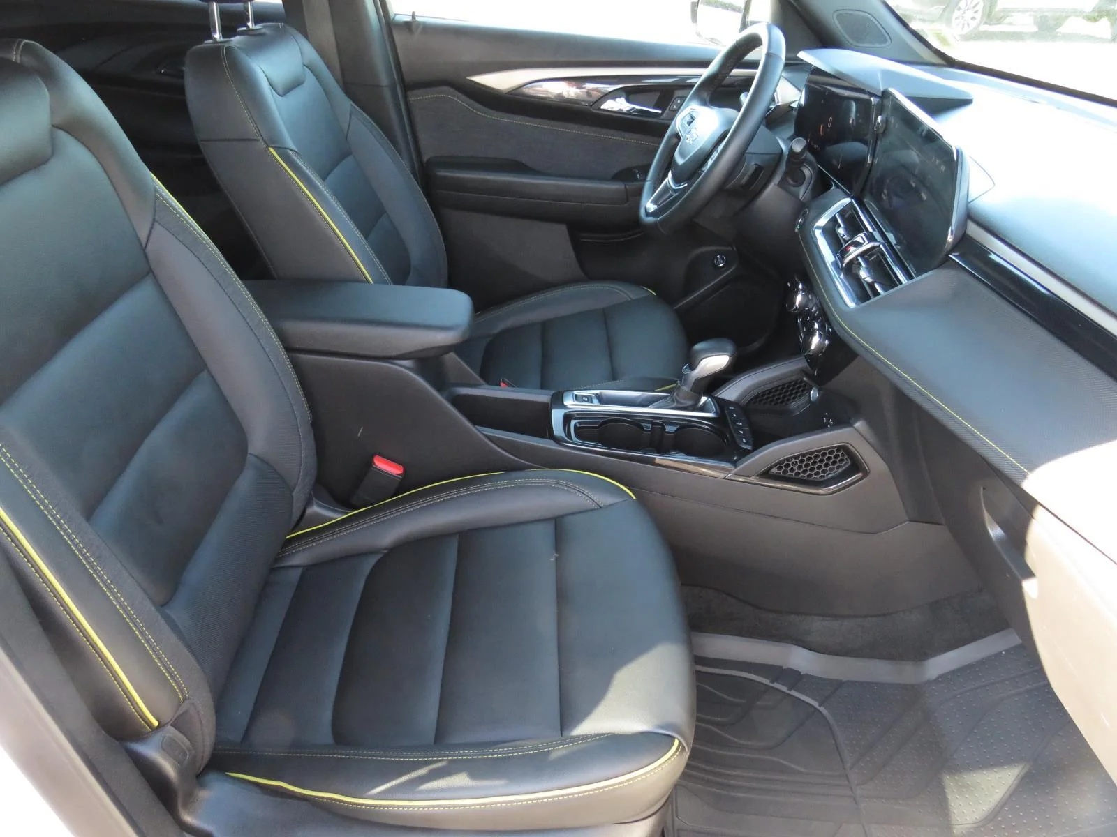Used 2025 Pearl Chevrolet ACTIV image 26