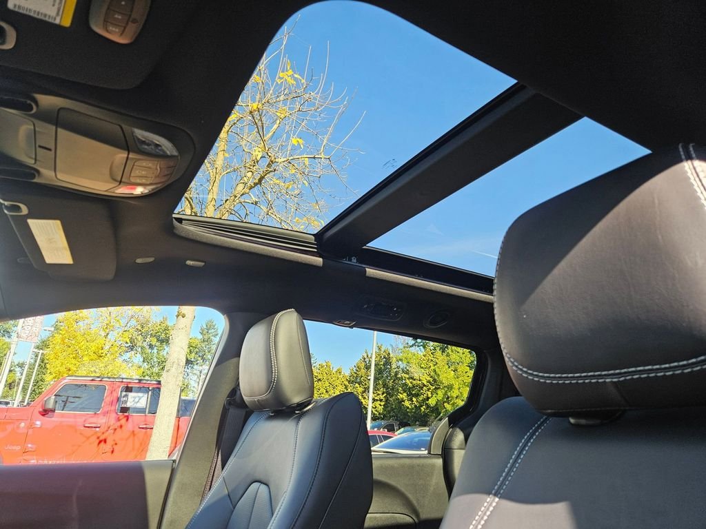 2026 Chrysler Pacifica Select - Photo 36
