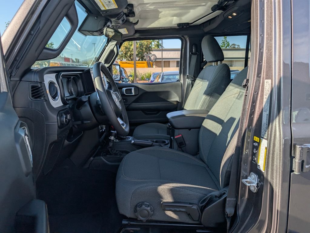 2025 Jeep Wrangler 4-Door Sahara - Photo 12