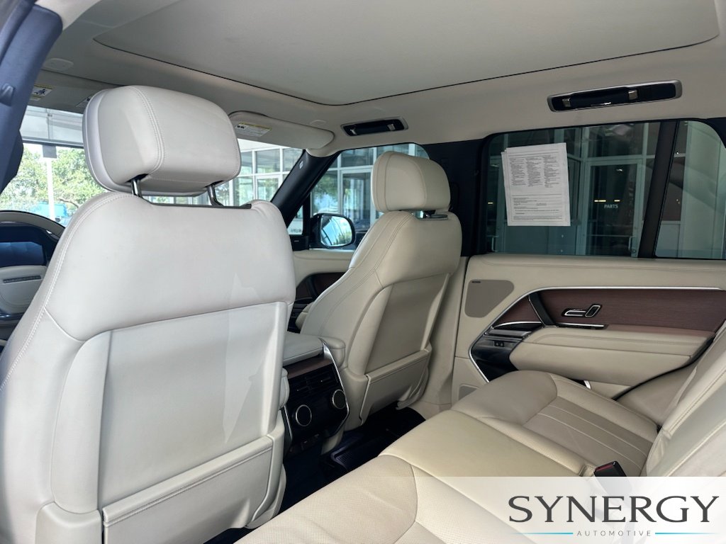 Used 2023 Fuji White Land Rover SE image 29